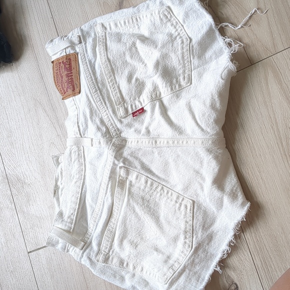 Nwot Levi's white 501 shorts - Picture 4 of 4